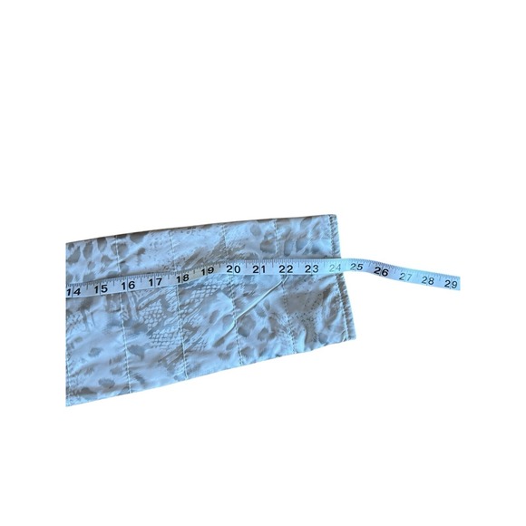 Chico's Gray Metallic Animal Print Puffer Lightweight Zip Jacket Women's Sz 1 - Picture 3 of 8